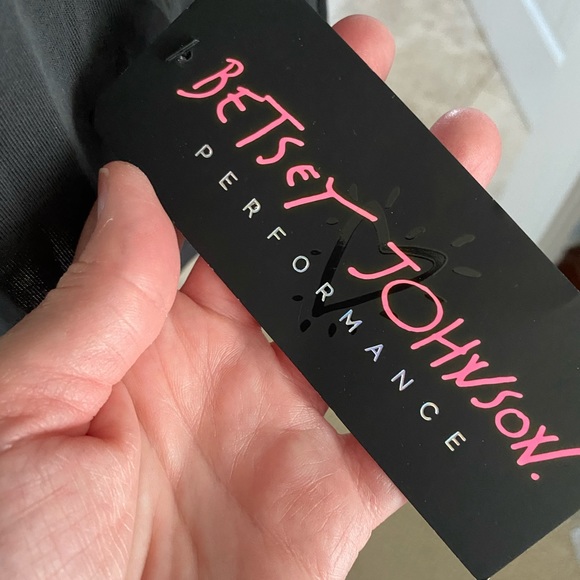 NWT! Betsey Johnson Performance strappy back tee - Picture 5 of 8